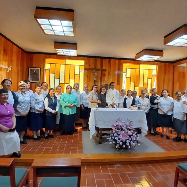 Actos marianos para preparar el encuentro a la mesa con Paula